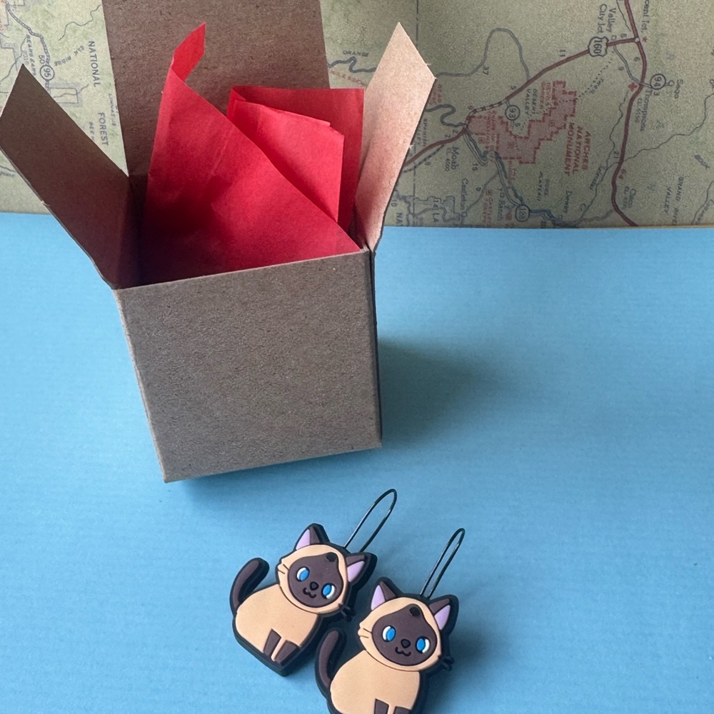 😻 Siamese Cat Earrings - Multiple styles - New in original gift box 😻